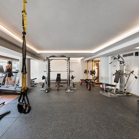 Blazer Suites Hotel Atene Esterno foto