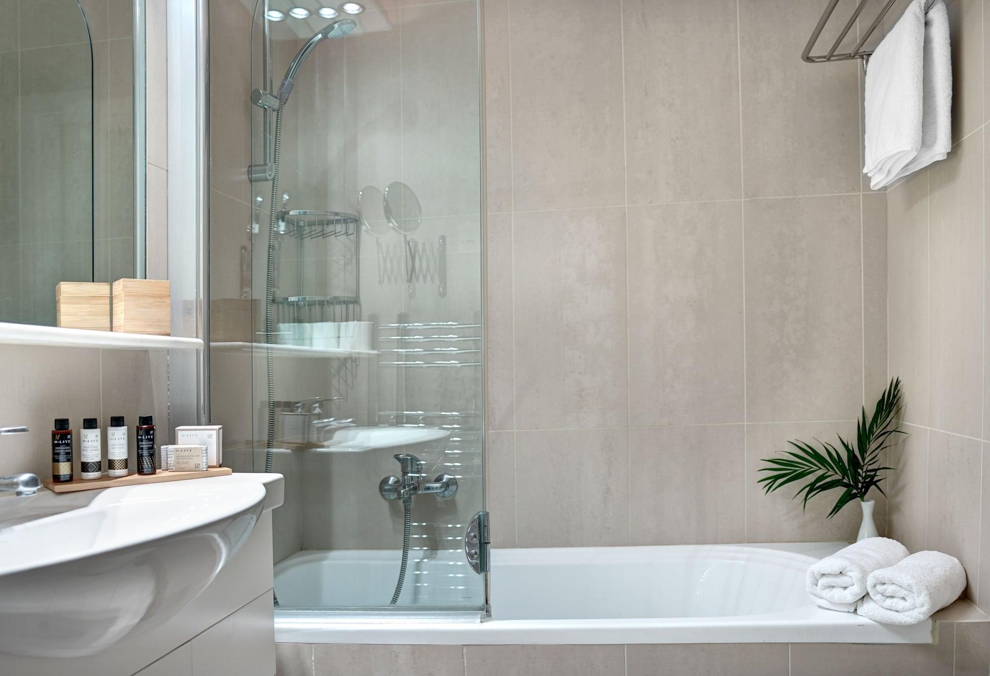 Blazer Suites Hotel Atene Esterno foto