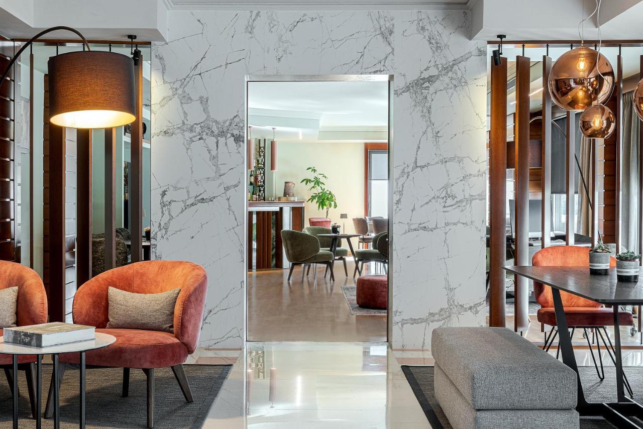 Blazer Suites Hotel Atene Esterno foto