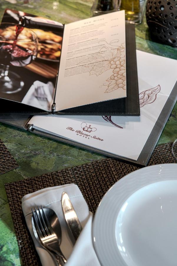 Blazer Suites Hotel Atene Esterno foto