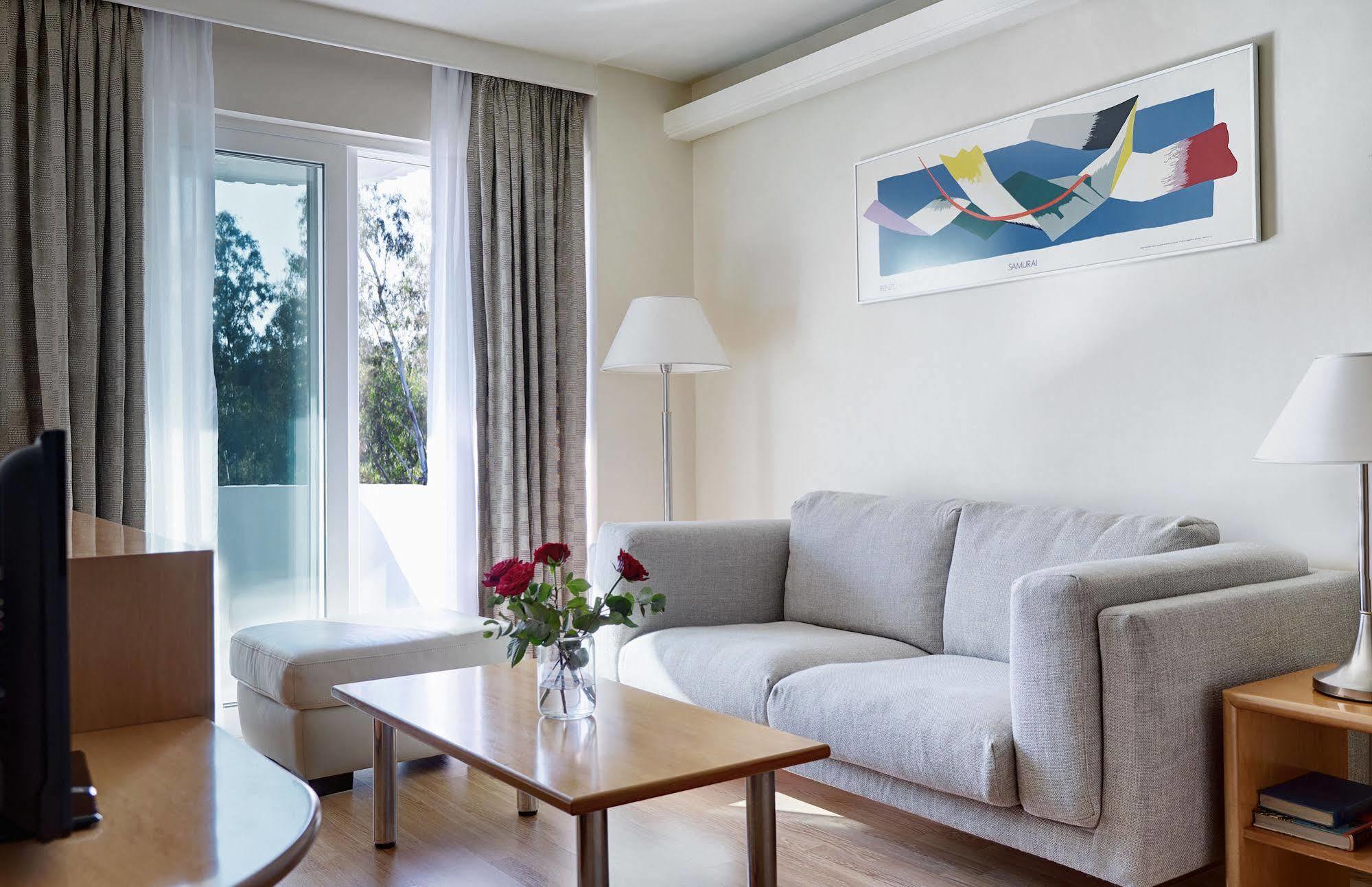 Blazer Suites Hotel Atene Esterno foto