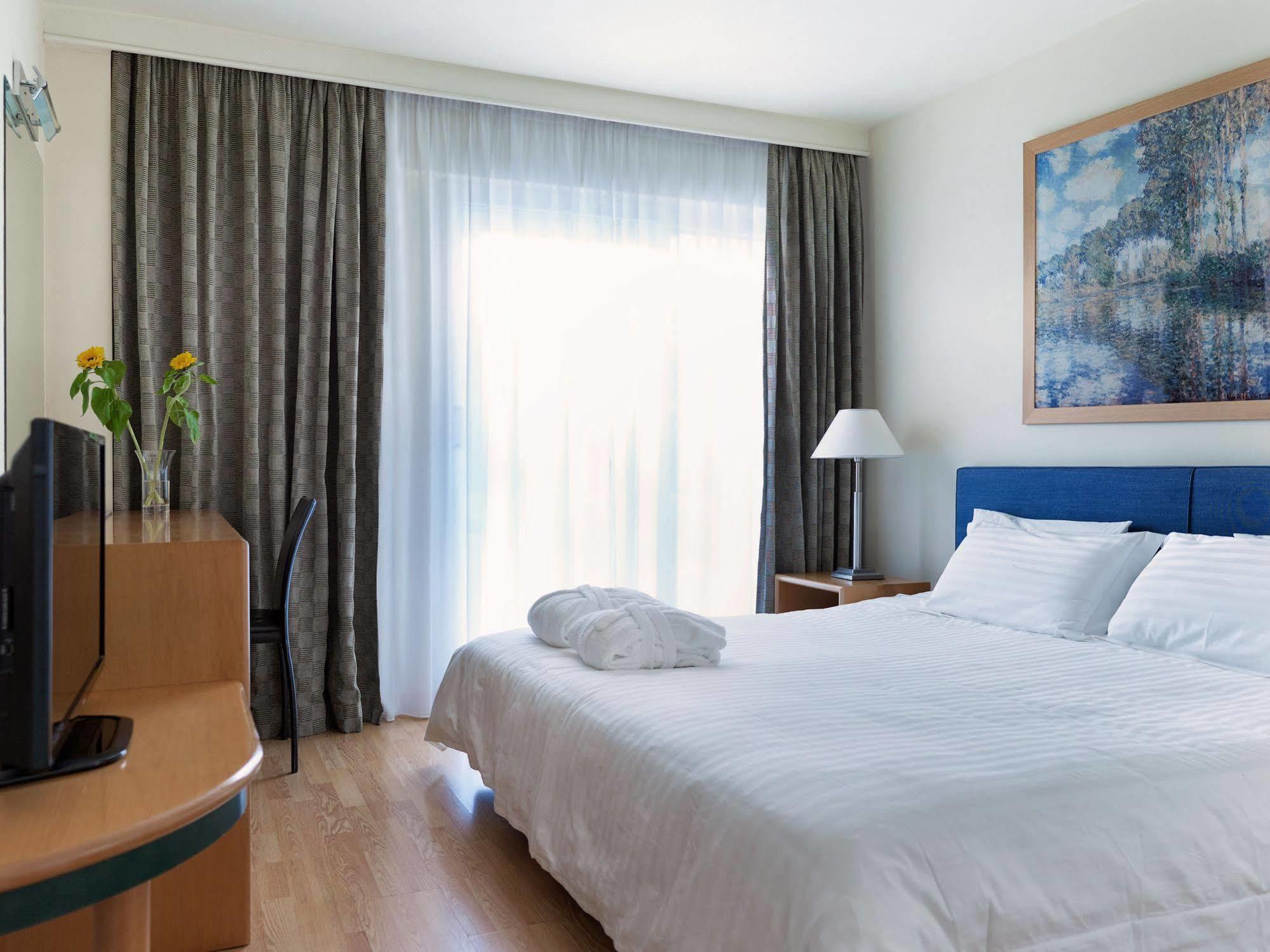 Blazer Suites Hotel Atene Esterno foto