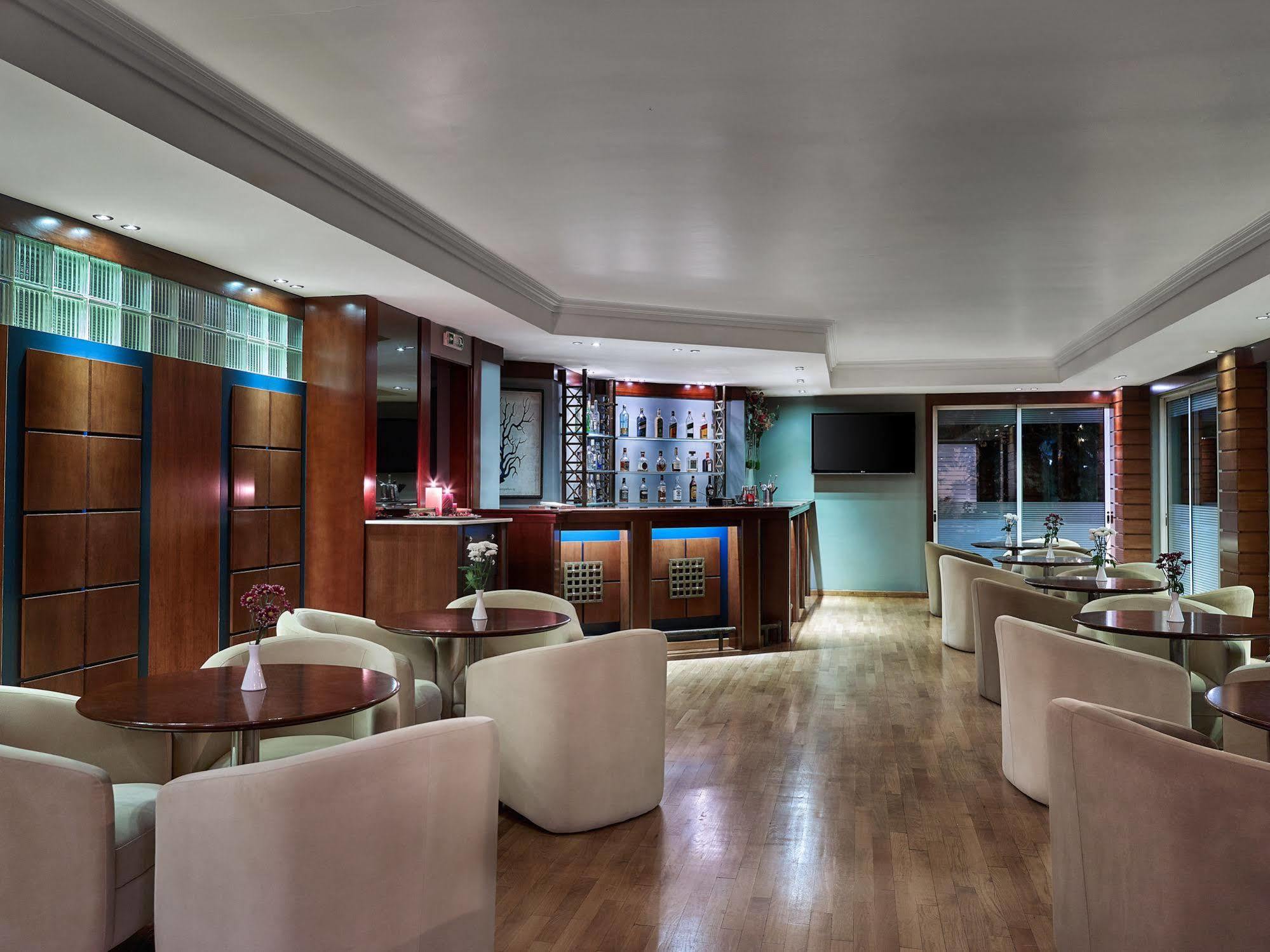 Blazer Suites Hotel Atene Esterno foto