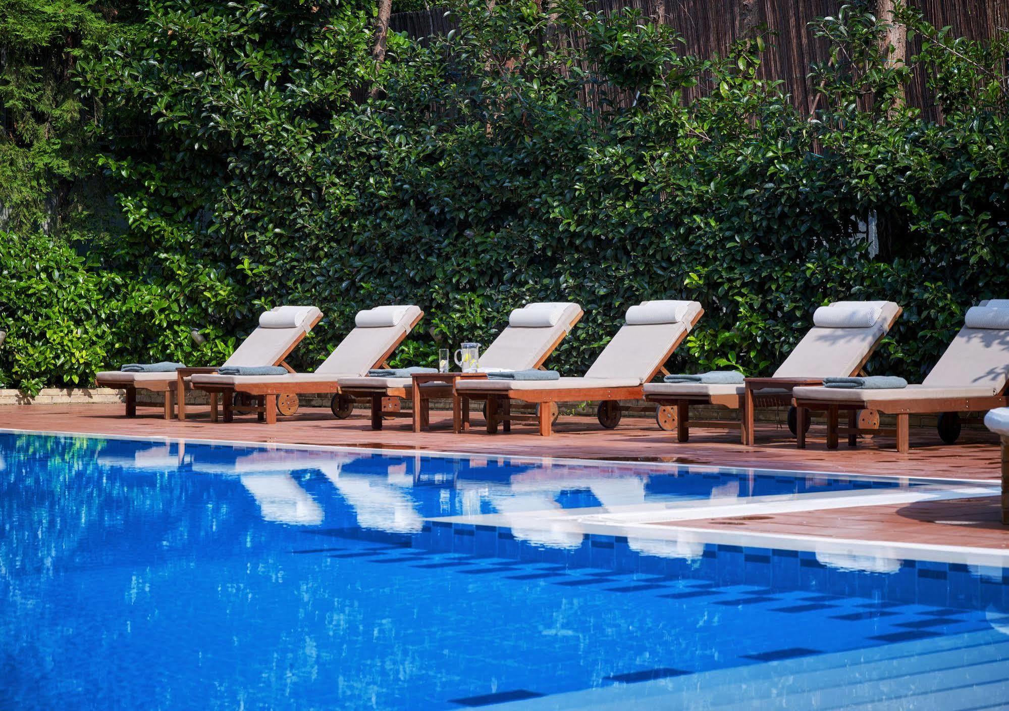 Blazer Suites Hotel Atene Esterno foto