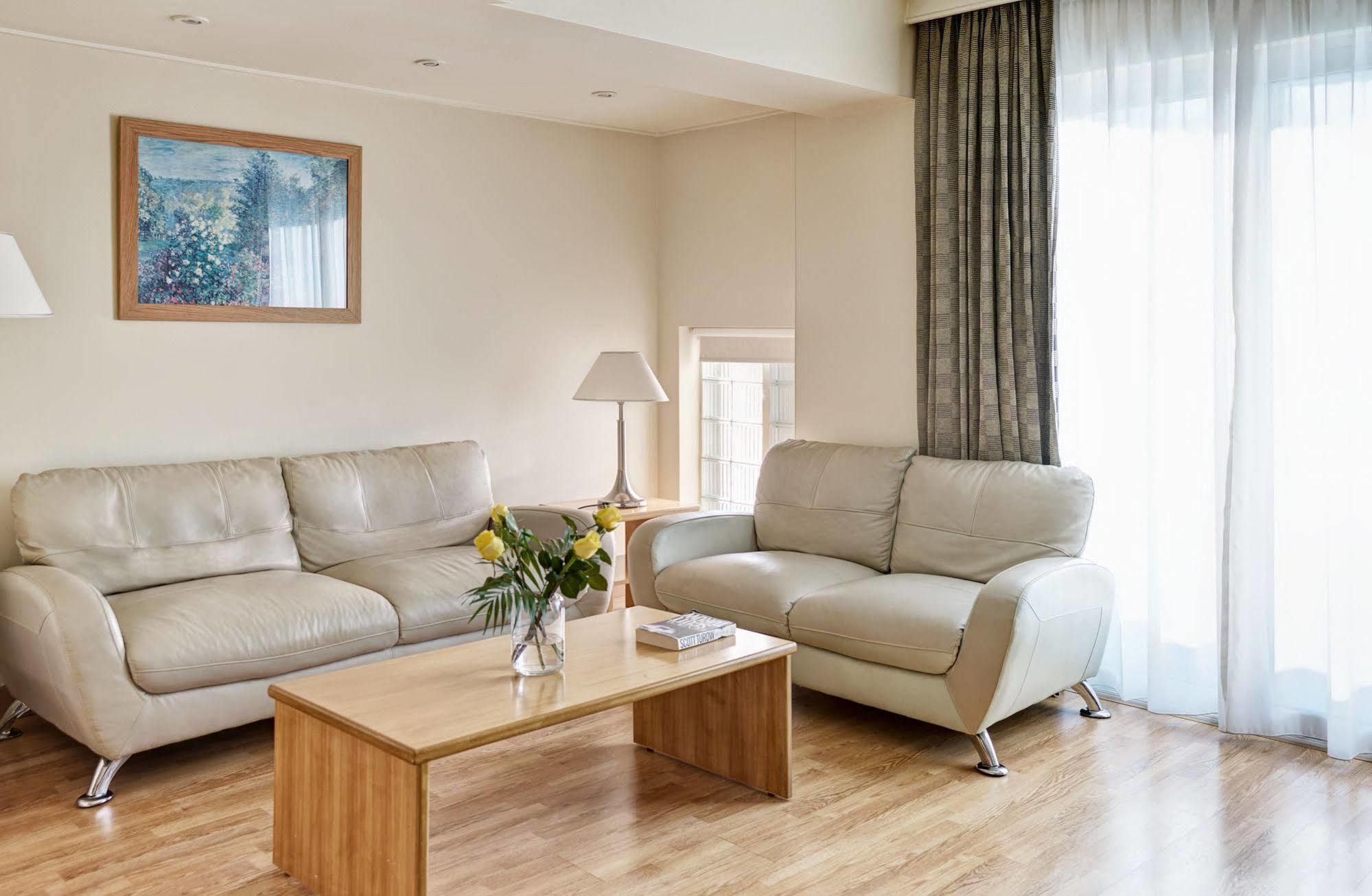 Blazer Suites Hotel Atene Esterno foto