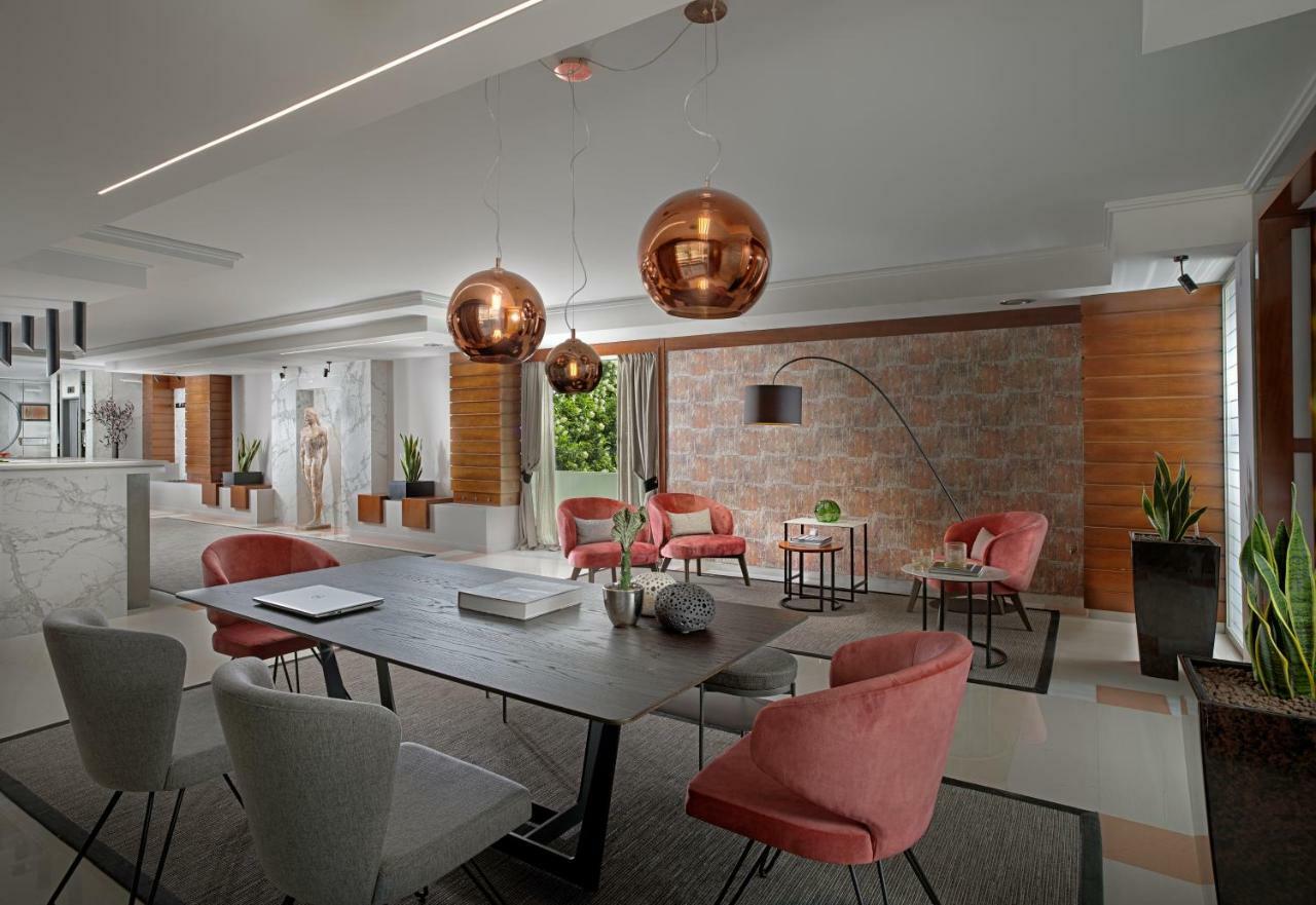 Blazer Suites Hotel Atene Esterno foto